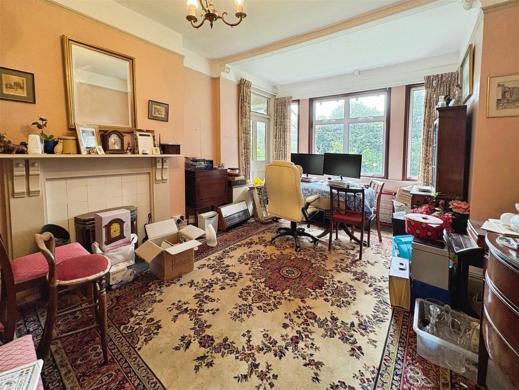 Property photo 3 of 34