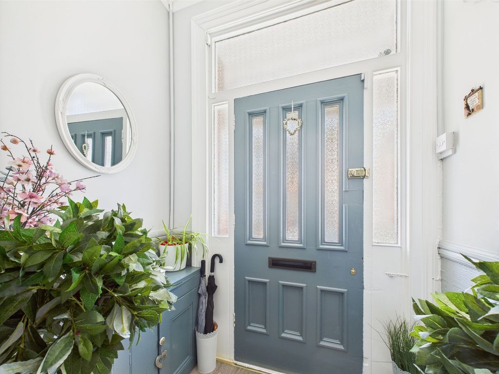 Property photo 3 of 34