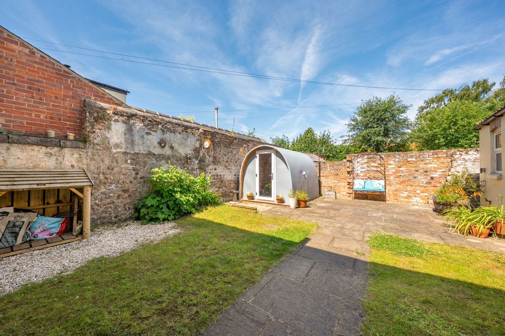 Property photo 3 of 37