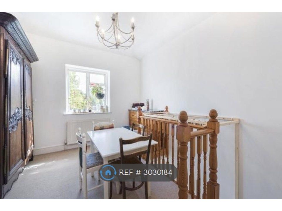 Property photo 1 of 10 Previous Tenancy Furnishings