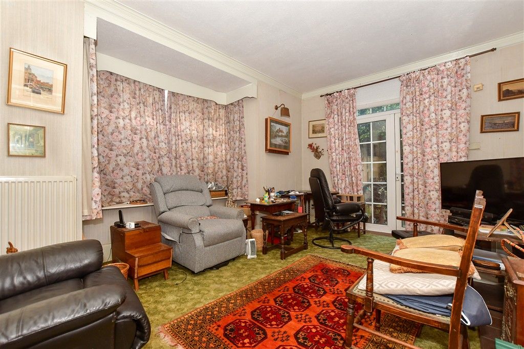 Property photo 1 of 10 Lounge