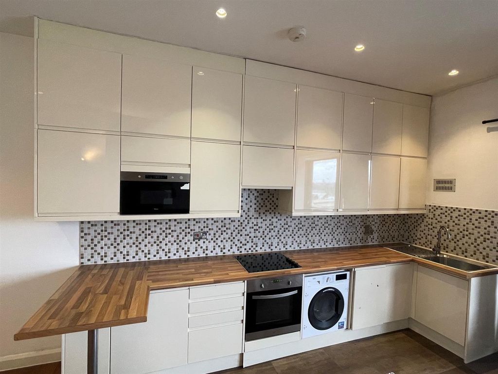 Property photo 1 of 4 Kitchen