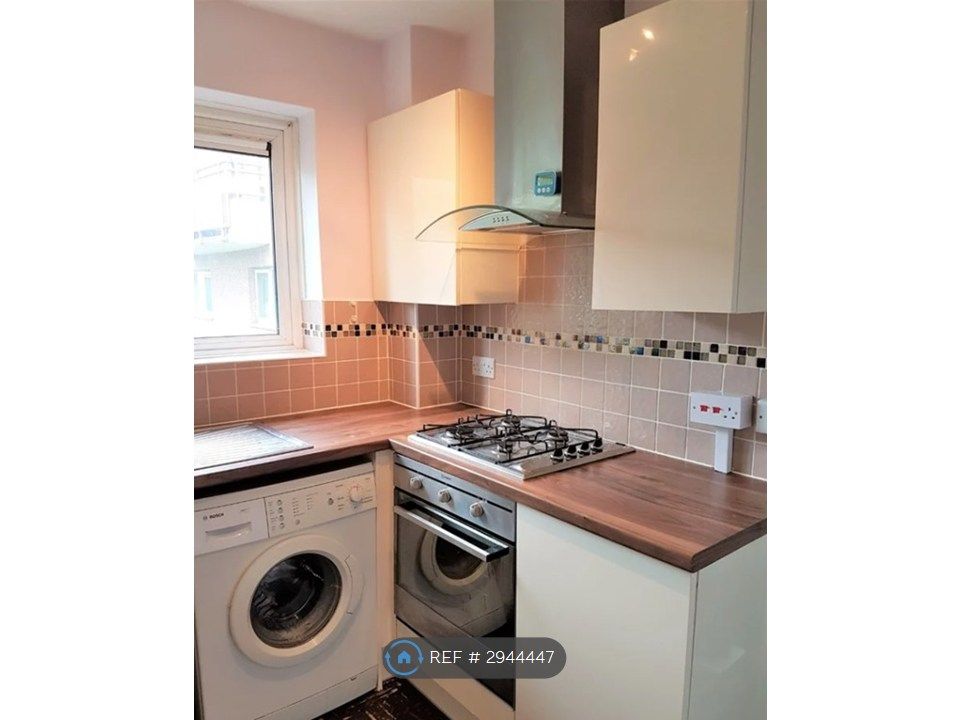 Property photo 1 of 7 Kitchen