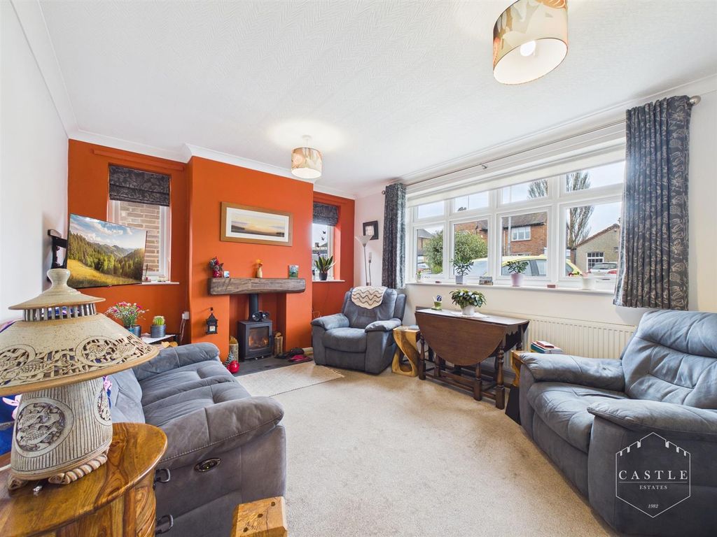 Property photo 3 of 18 Lounge