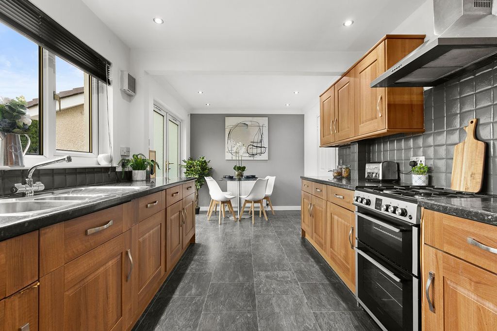 Property photo 3 of 38