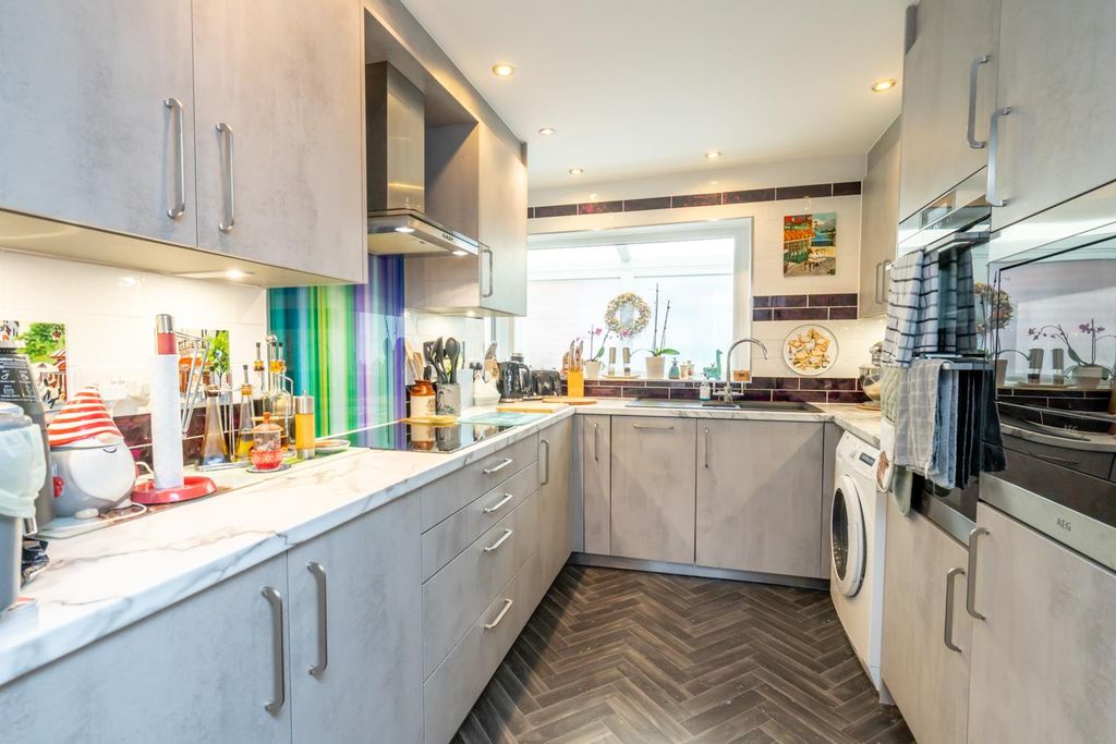 Property photo 3 of 15 Kitchen.Jpg