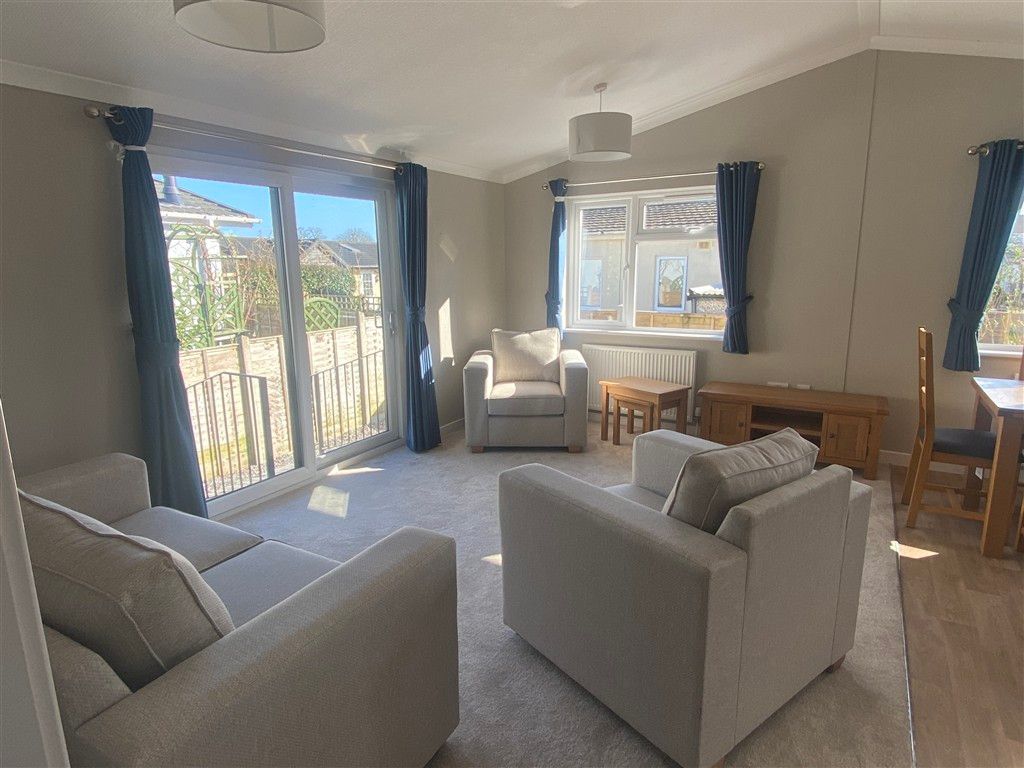 Property photo 1 of 8 Lounge