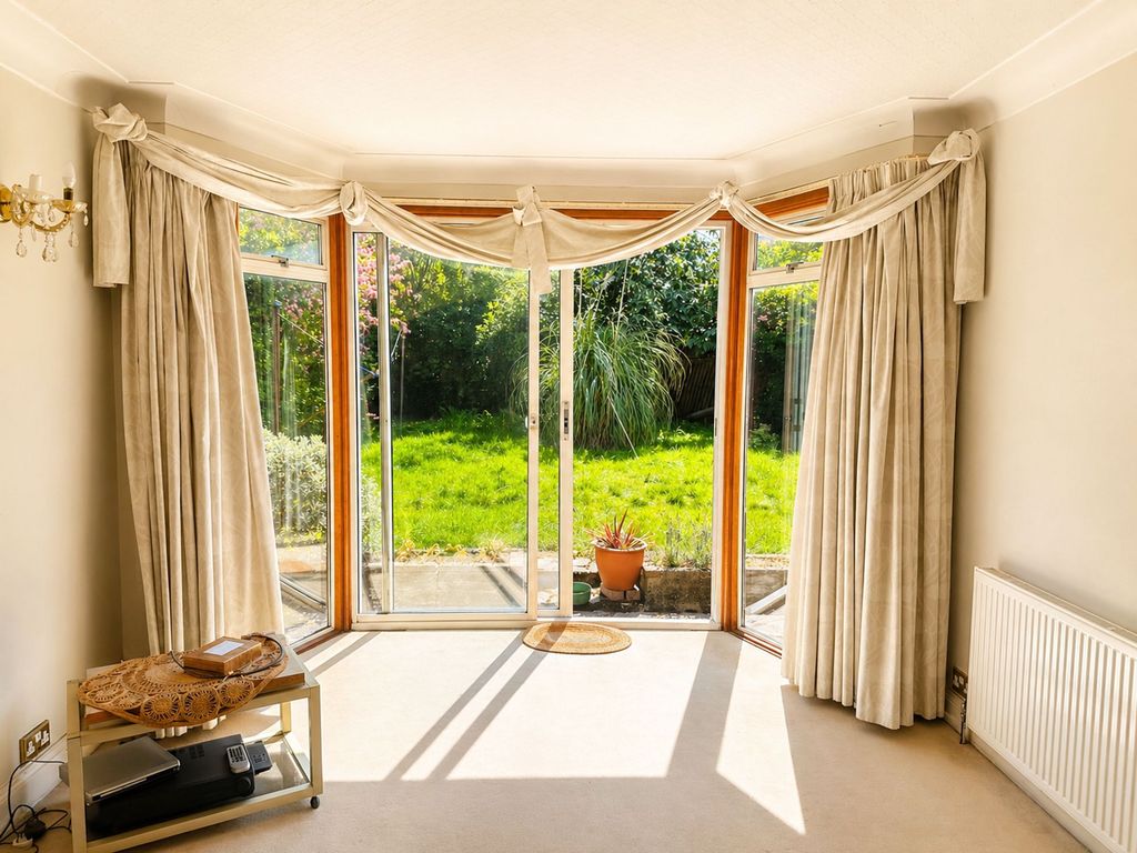 Property photo 3 of 10 Lounge