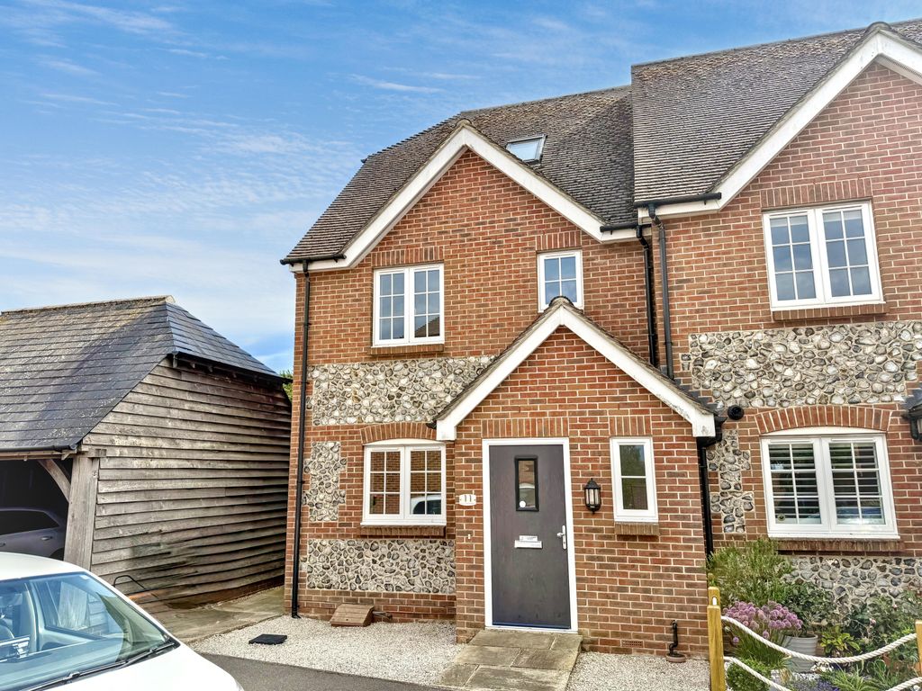 Property photo 1 of 16 11 Lansdowne Cottages Front New