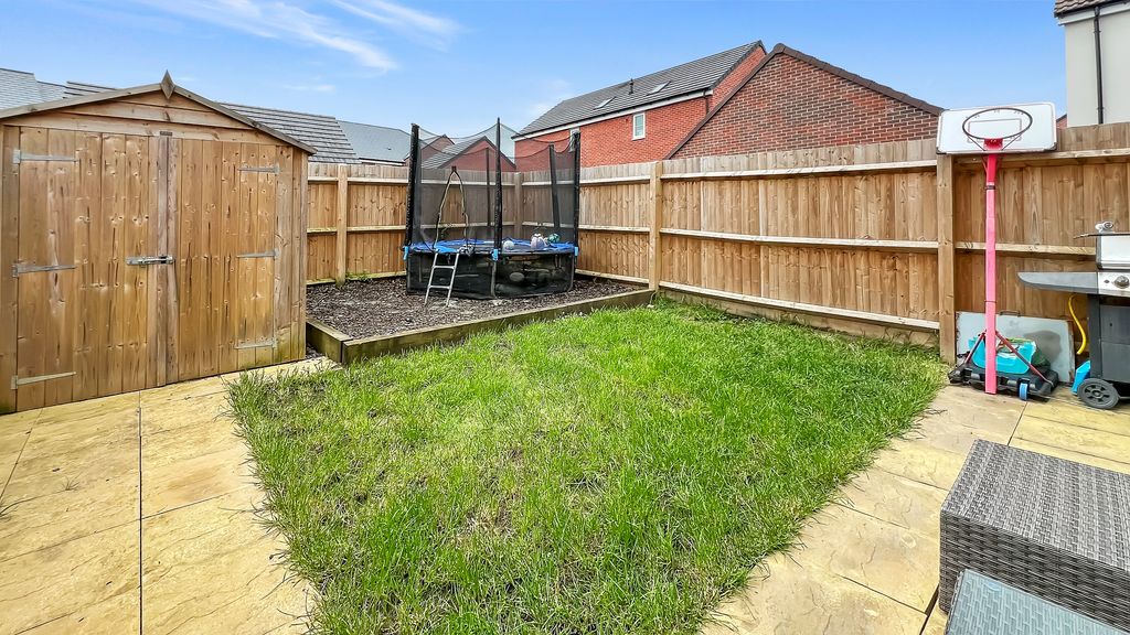 Property photo 2 of 13 Garden