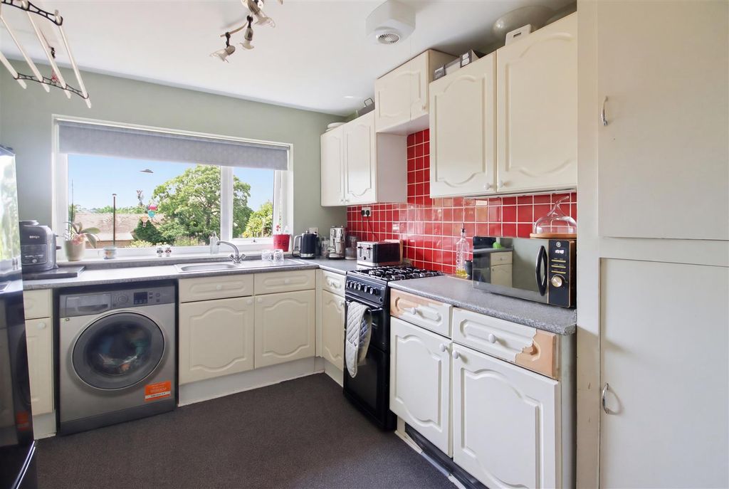 Property photo 3 of 16 Kitchen