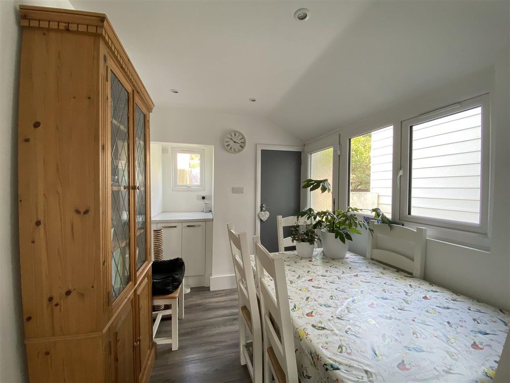 Property photo 2 of 10 Dining Room