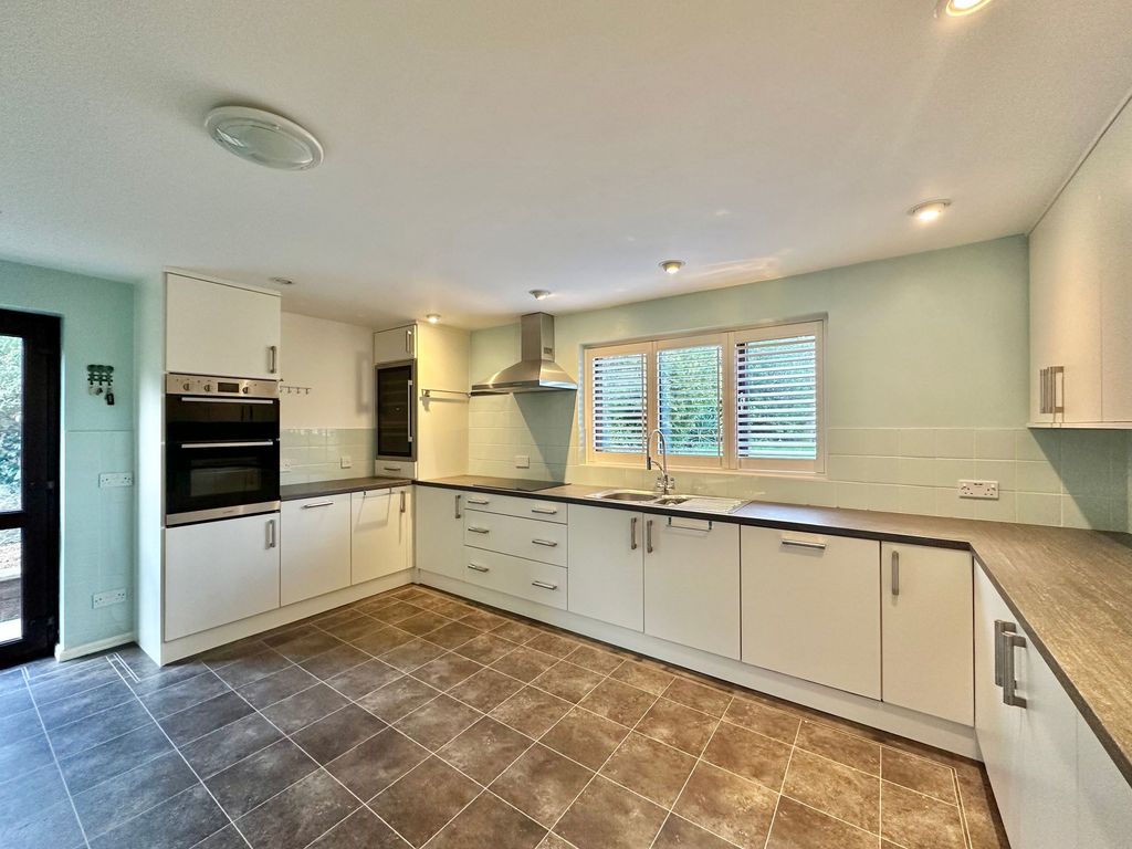 Property photo 2 of 21 Kitchen/Breakfast Room