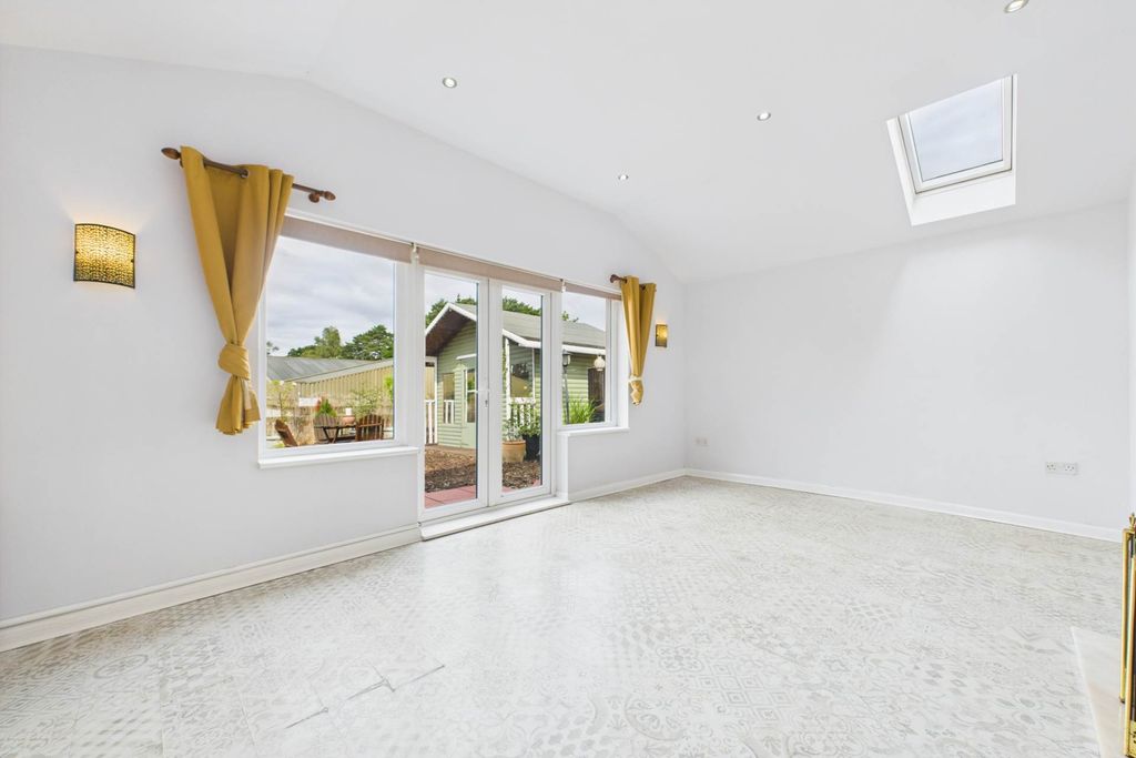 Property photo 2 of 32