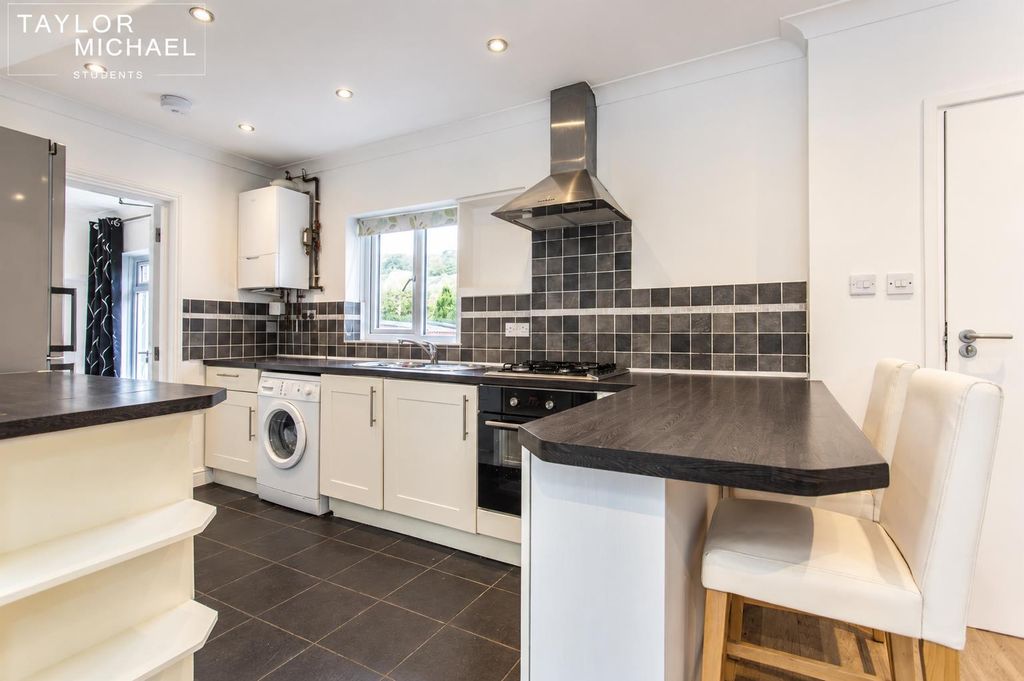 Property photo 1 of 22 Kitchen