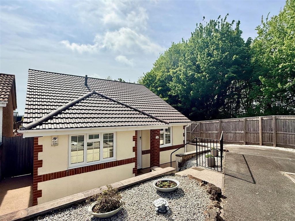 Property photo 1 of 15 Raleigh Court, Plympton, Plymouth Pl7 2Wj