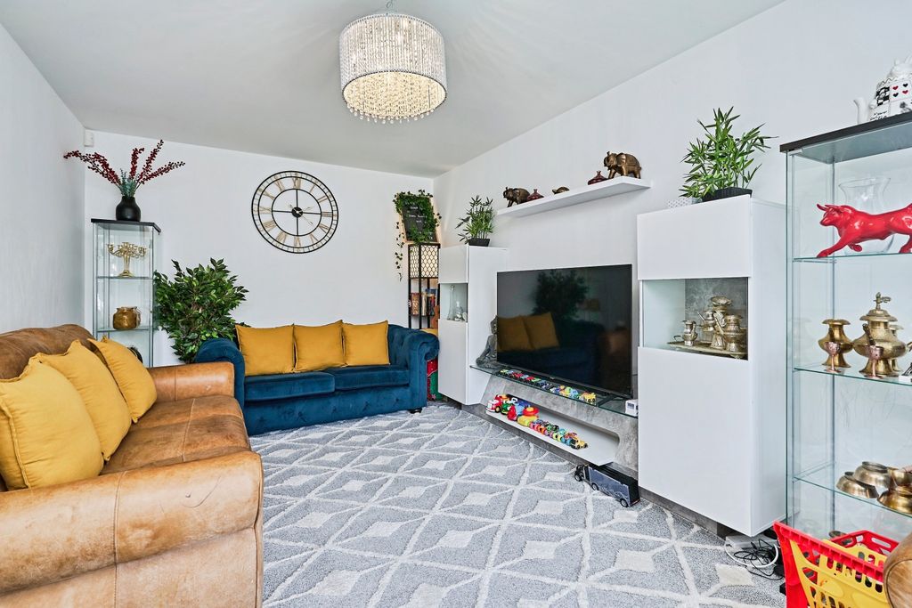 Property photo 2 of 21 2