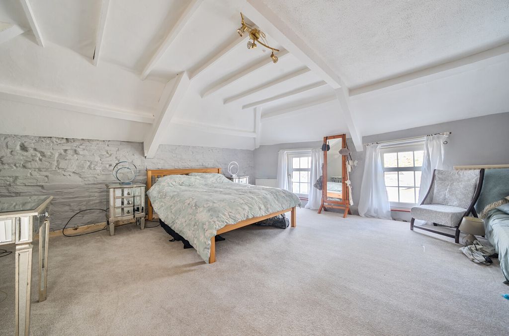 Property photo 2 of 18 1432443-10-69c573...