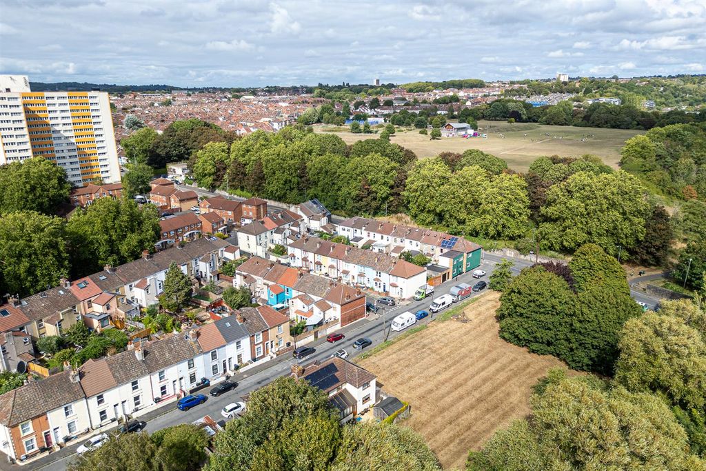 Property photo 1 of 27 12 Herapath Street, Barton Hill, Bristol, Bs5 9Se