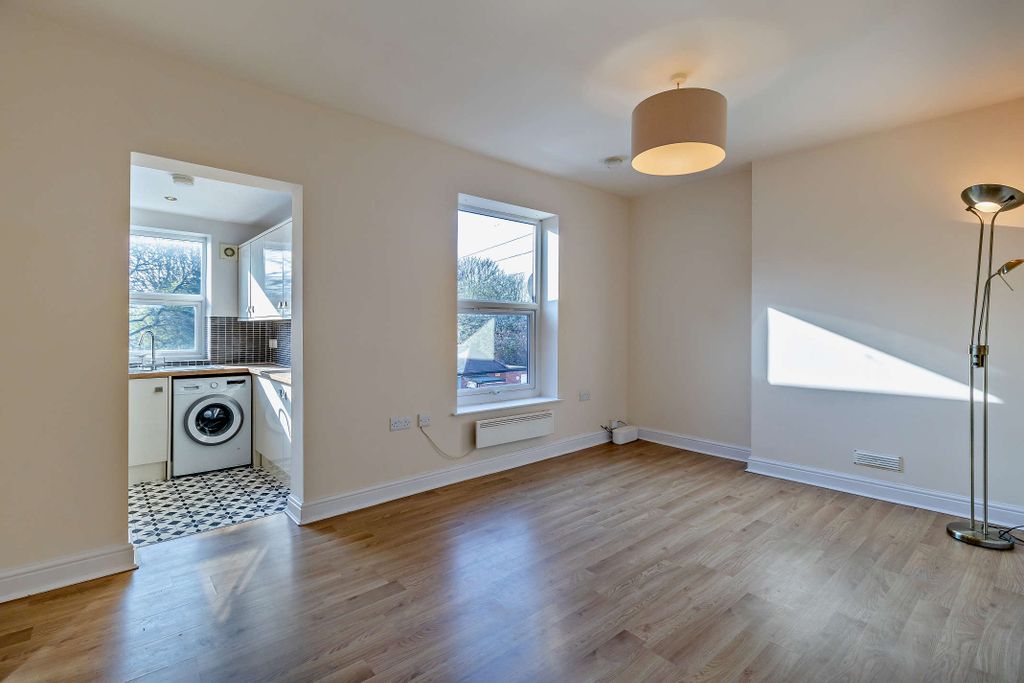 Property photo 1 of 7 Living Room