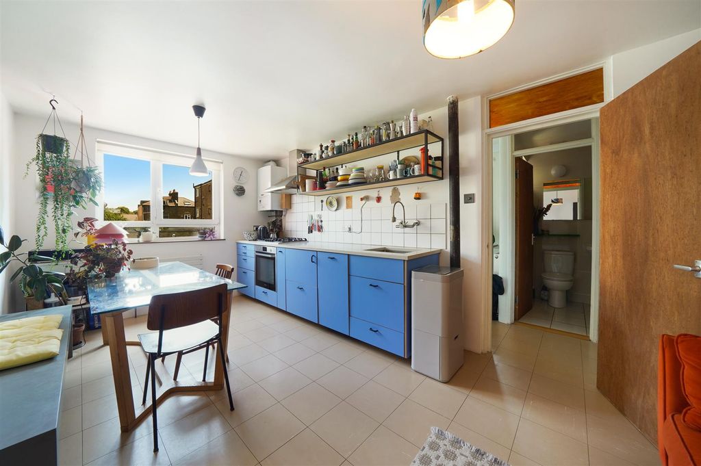 Property photo 1 of 13 Flat 13, 2 Gautrey Road - Z9Topdh49S4Iag4Dits7.Jpg