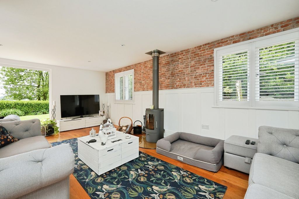 Property photo 3 of 31 Pbox-Img.Jpg