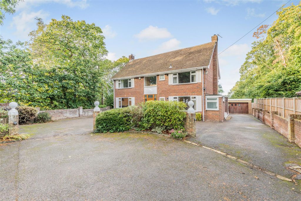 Property photo 1 of 29 8664327-Exterior09.Jpg