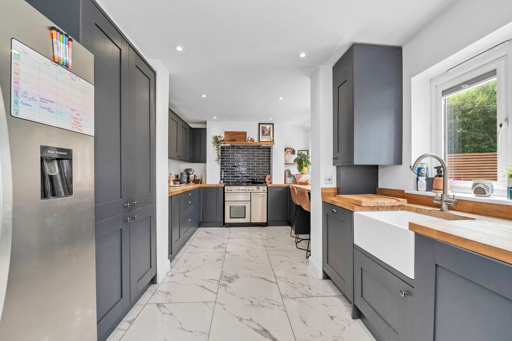 Property photo 2 of 13 Kitchen