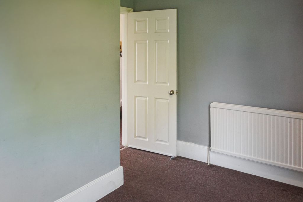 Property photo 3 of 17 Flat 3, 1 Burgoyne Road, London Se25 6Jt