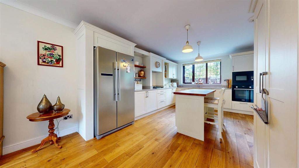Property photo 3 of 37 Laurel Court Kitchen