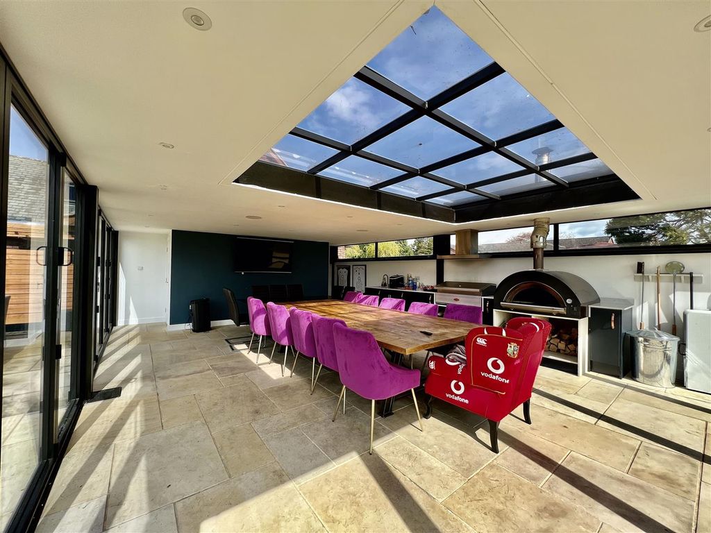 Property photo 3 of 31