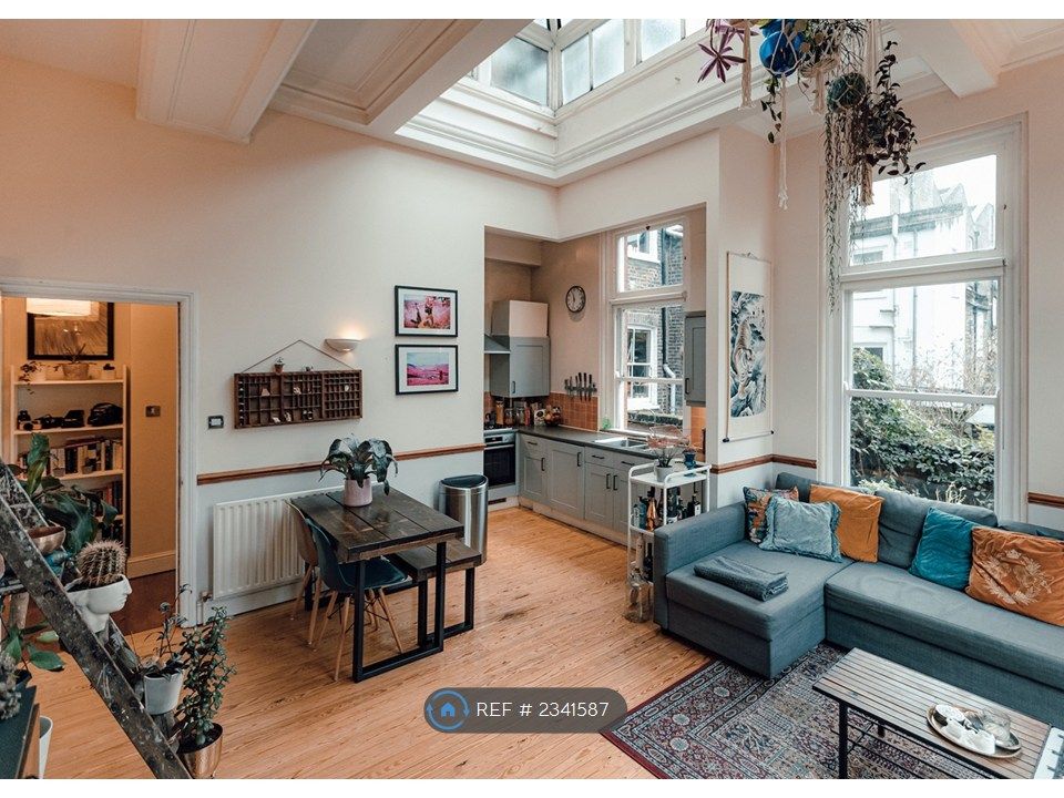 Property photo 1 of 14 Lounge