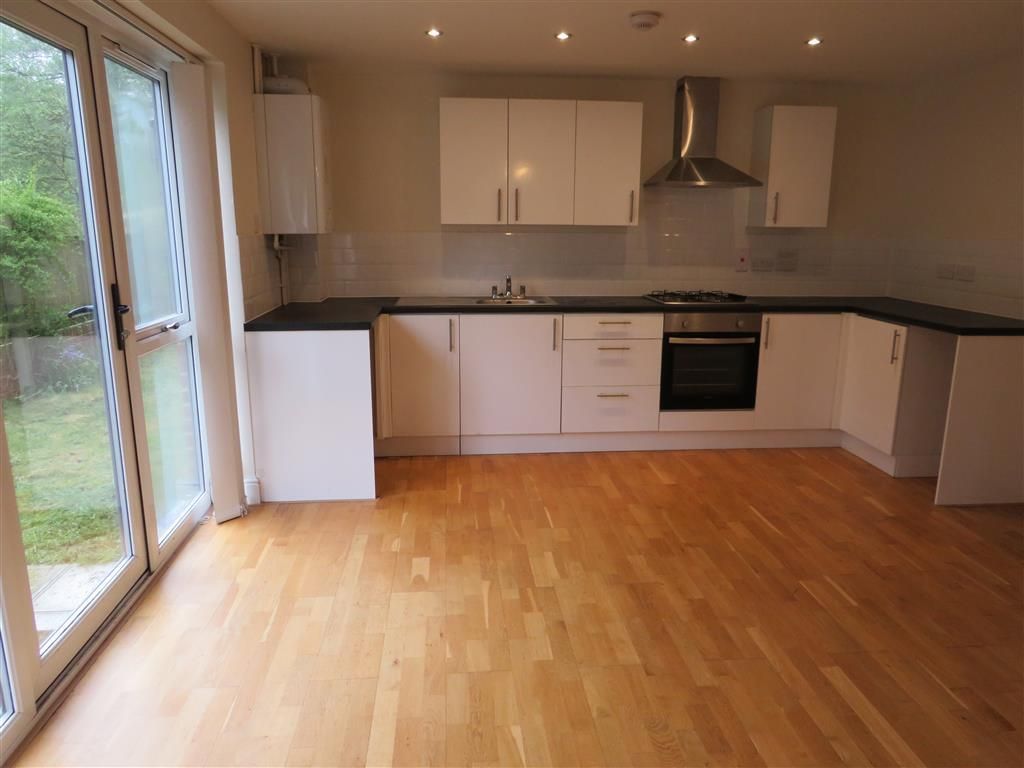 Property photo 2 of 7 Kitchen