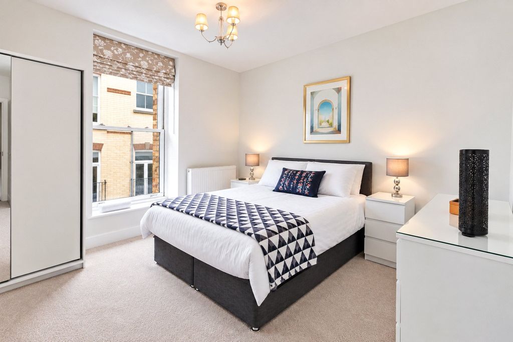 2 bed flat for saleSommers Crescent, Ilfracombe, Devon EX34 photo 5