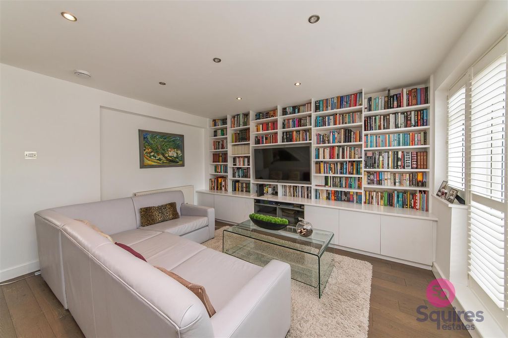 Property photo 3 of 26