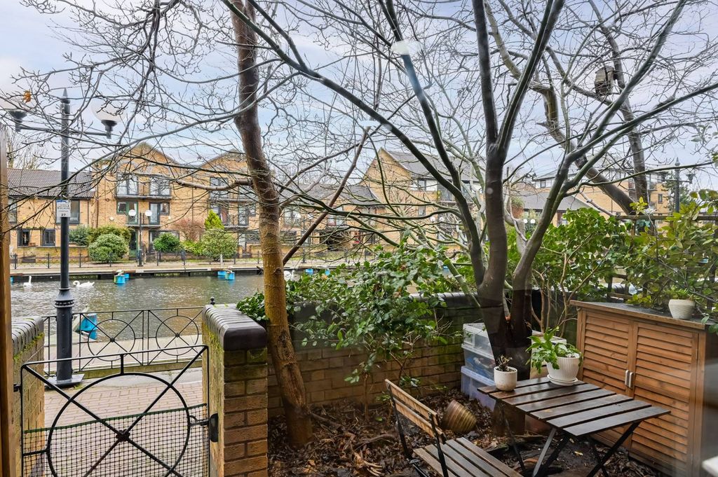 Property photo 3 of 18