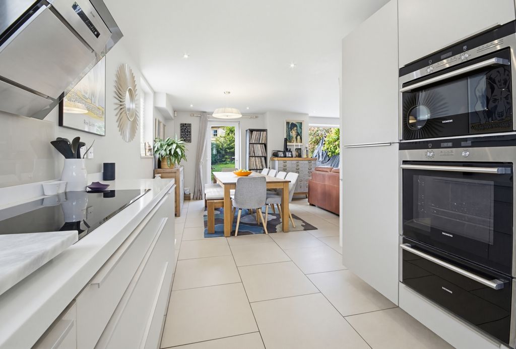 Property photo 3 of 40