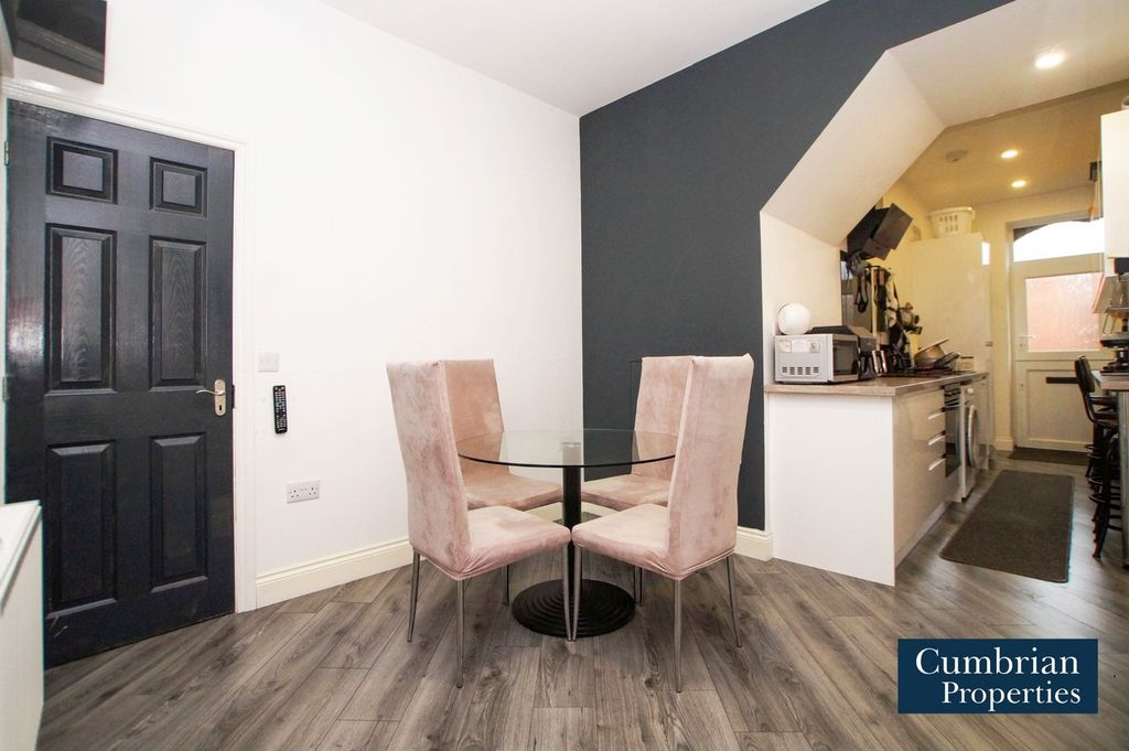 Property photo 2 of 22 Dining Kitchen