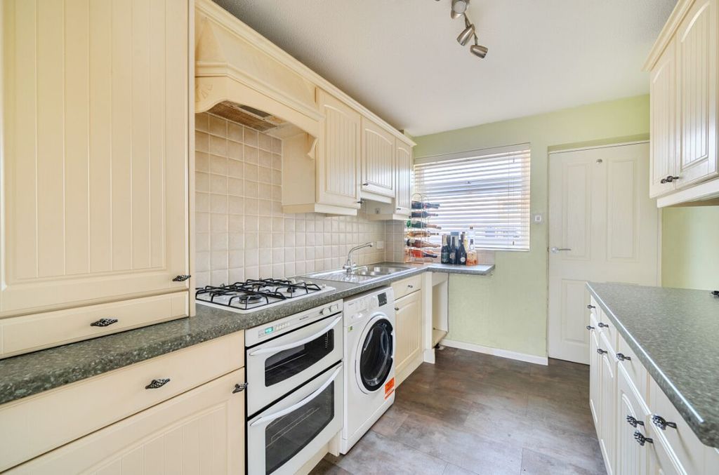 Property photo 2 of 20