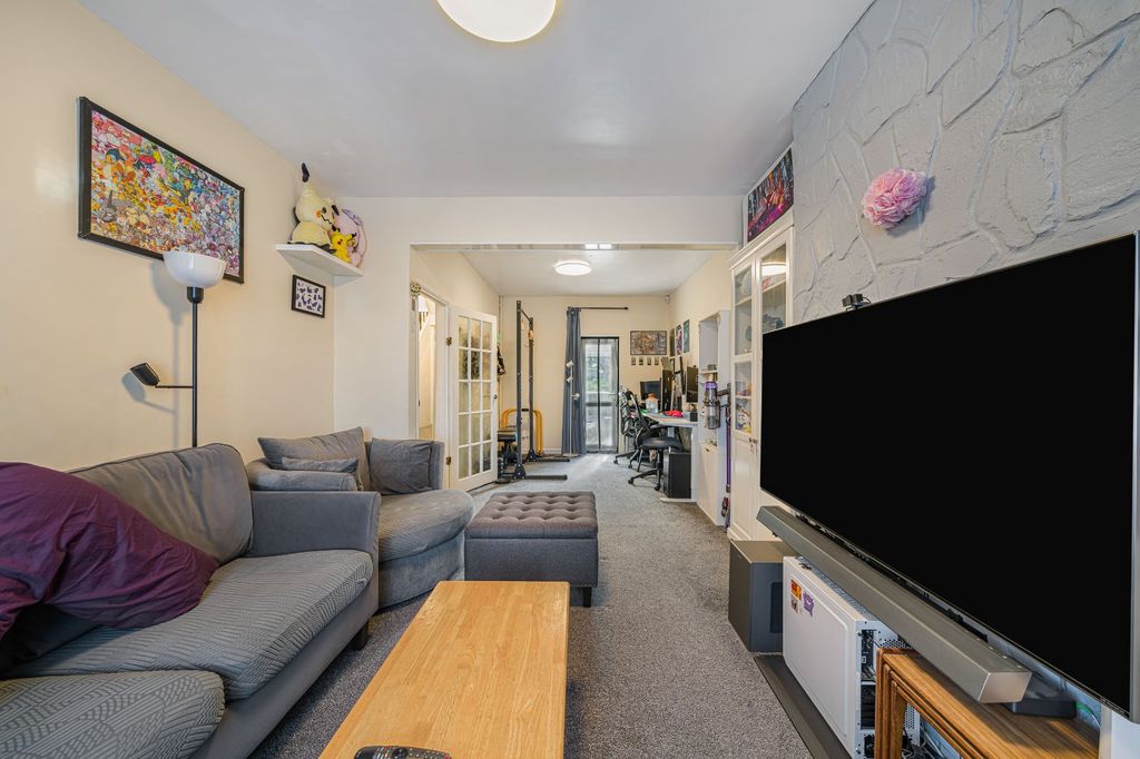 Property photo 2 of 31 Picture No. 24