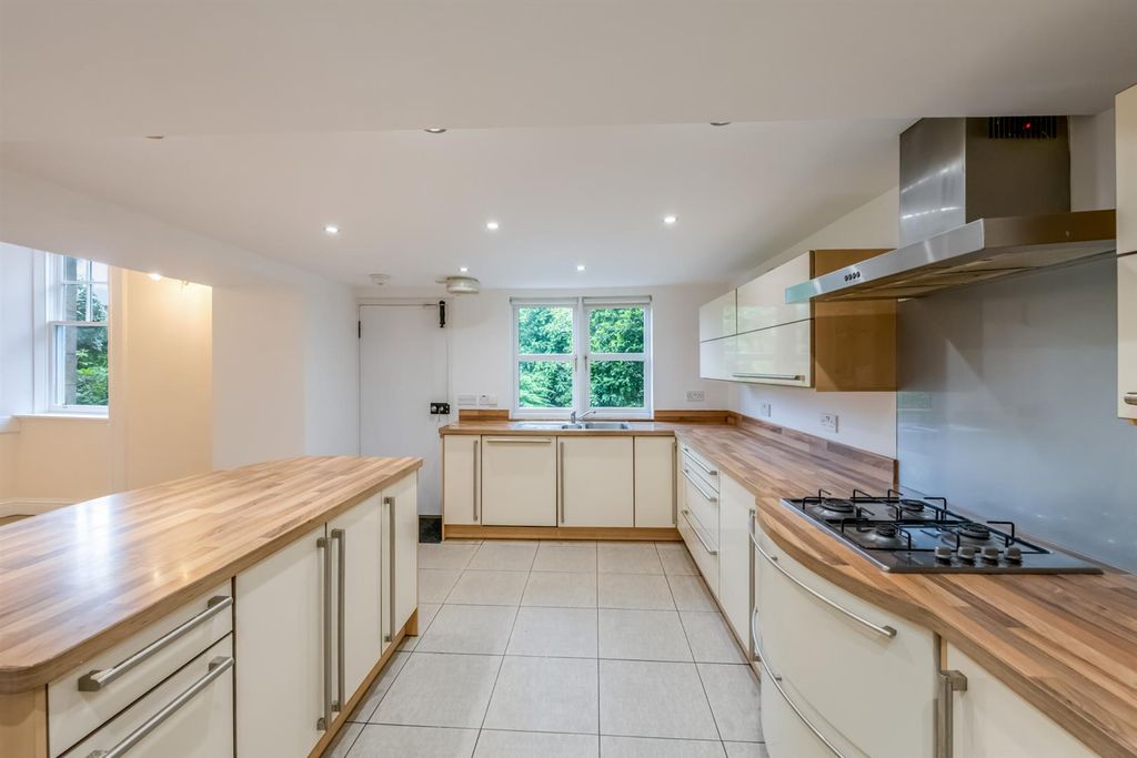 Property photo 2 of 33 Kitchen/Diner