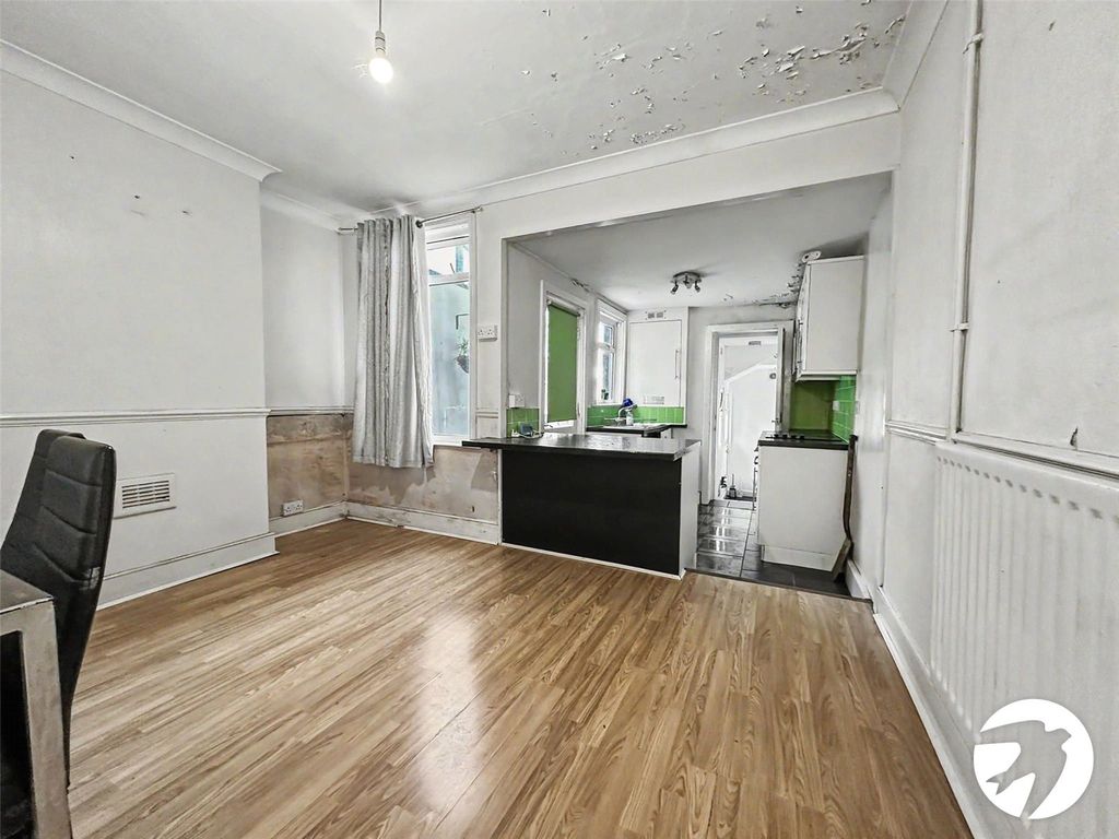 Property photo 3 of 10 Dining Area