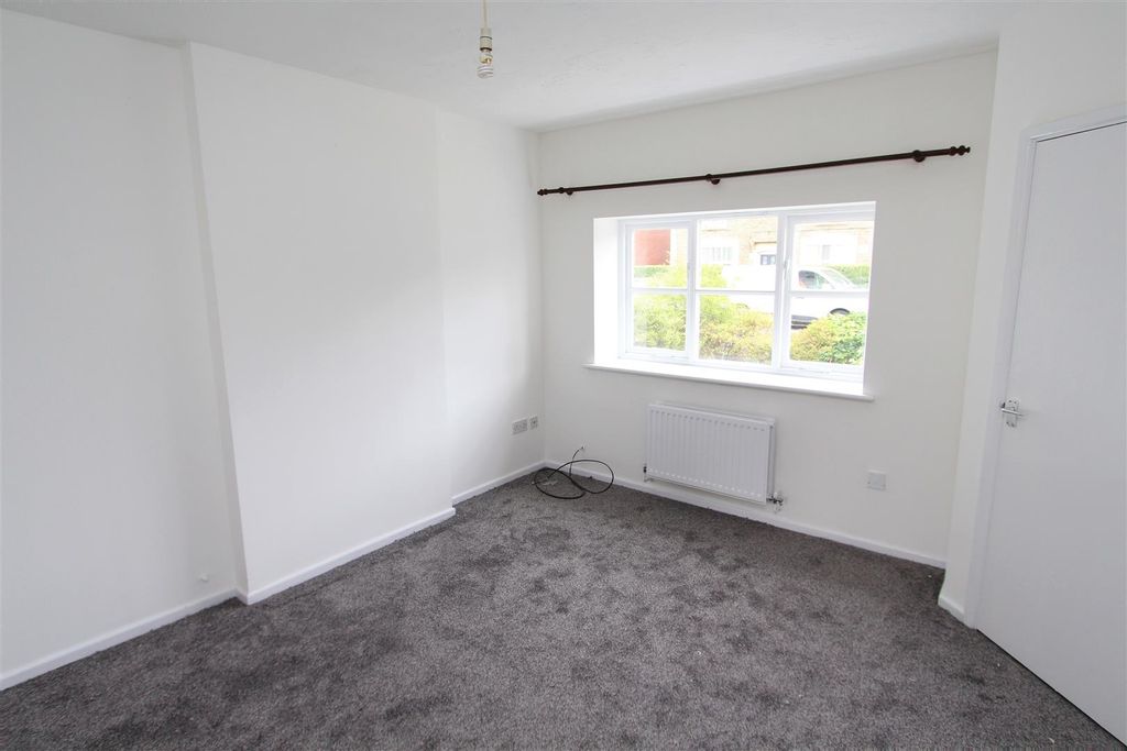 Property photo 3 of 12 Img_2426 - Living Room 2.Jpg