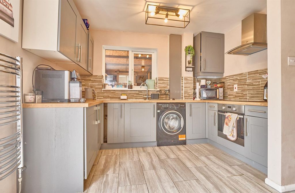 Property photo 2 of 12 Kitchen/Diner