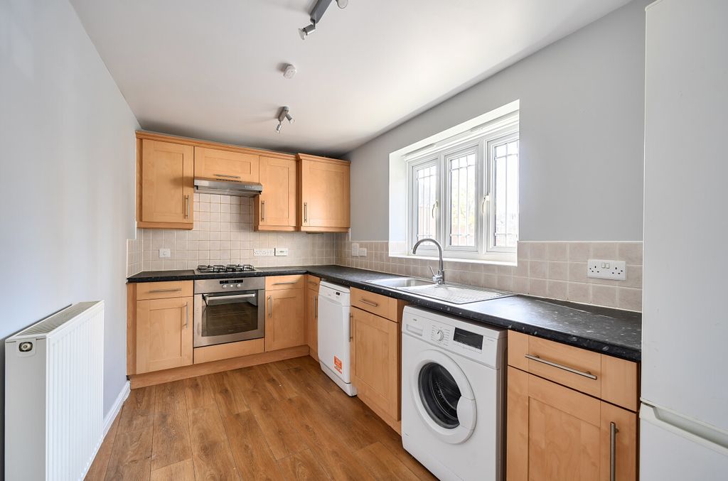 Property photo 3 of 15 1439996-24-69d770...