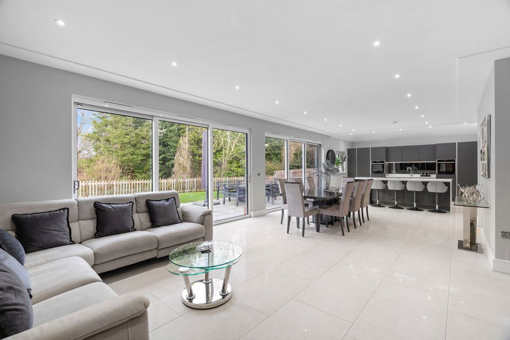 Property photo 2 of 26