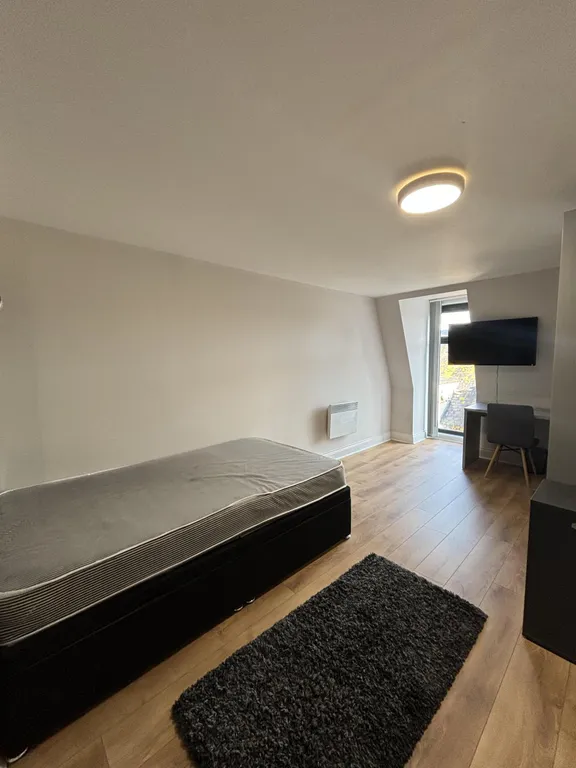 Apartment in Portsmouth, Somers Town - View 3