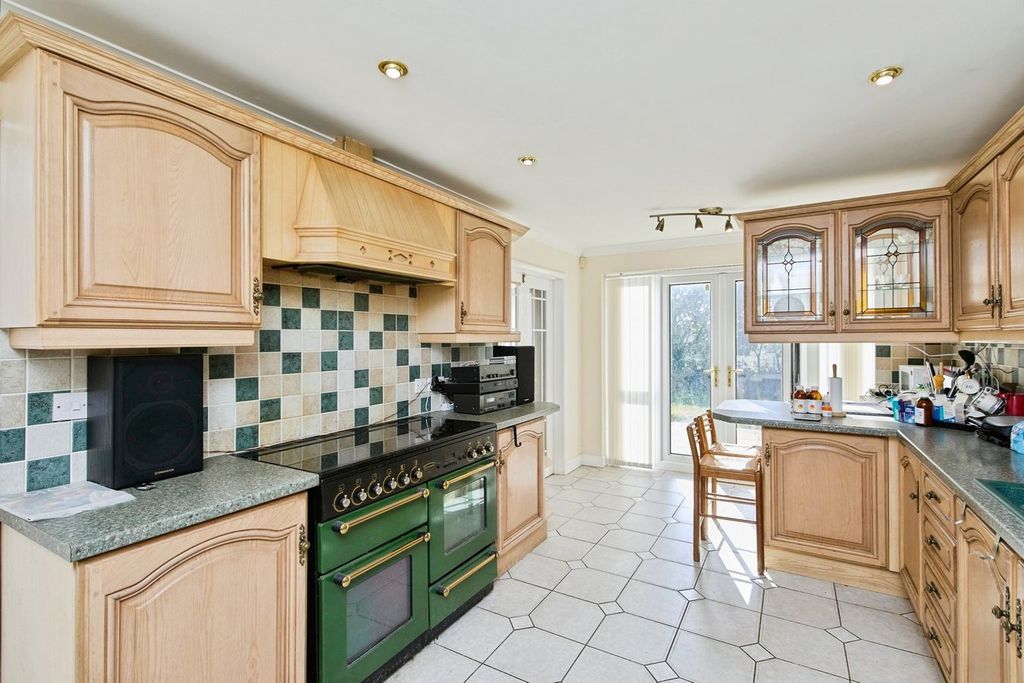 Property photo 3 of 20