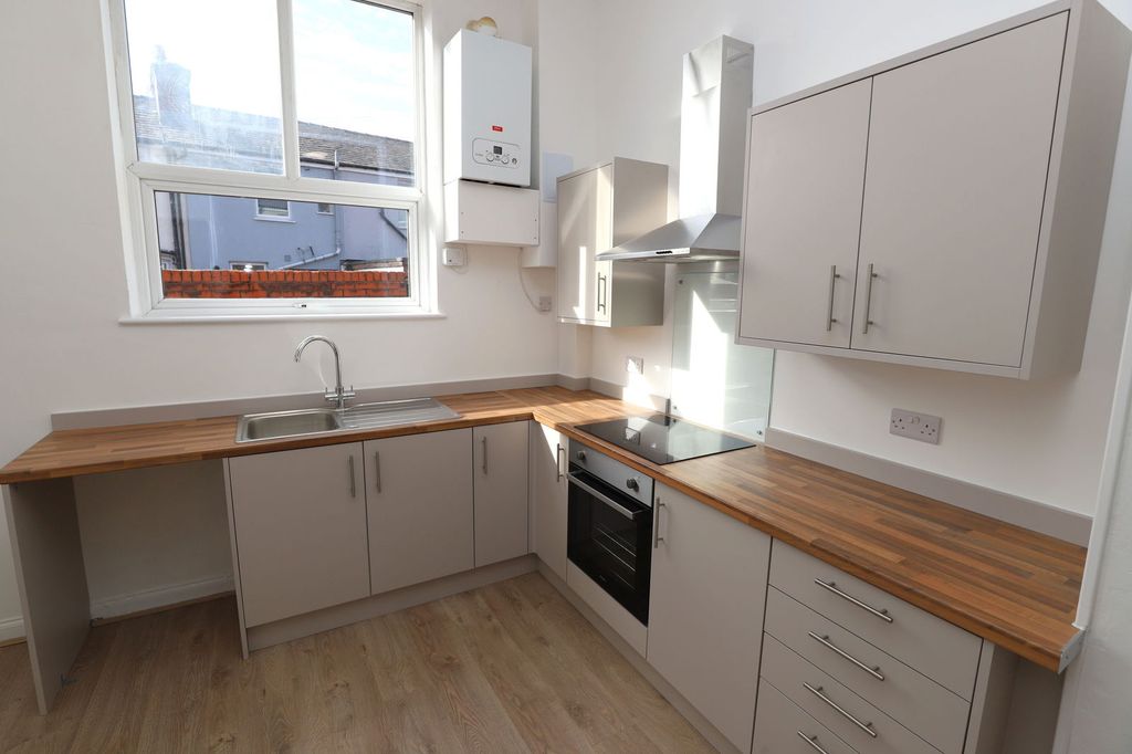 Property photo 2 of 26