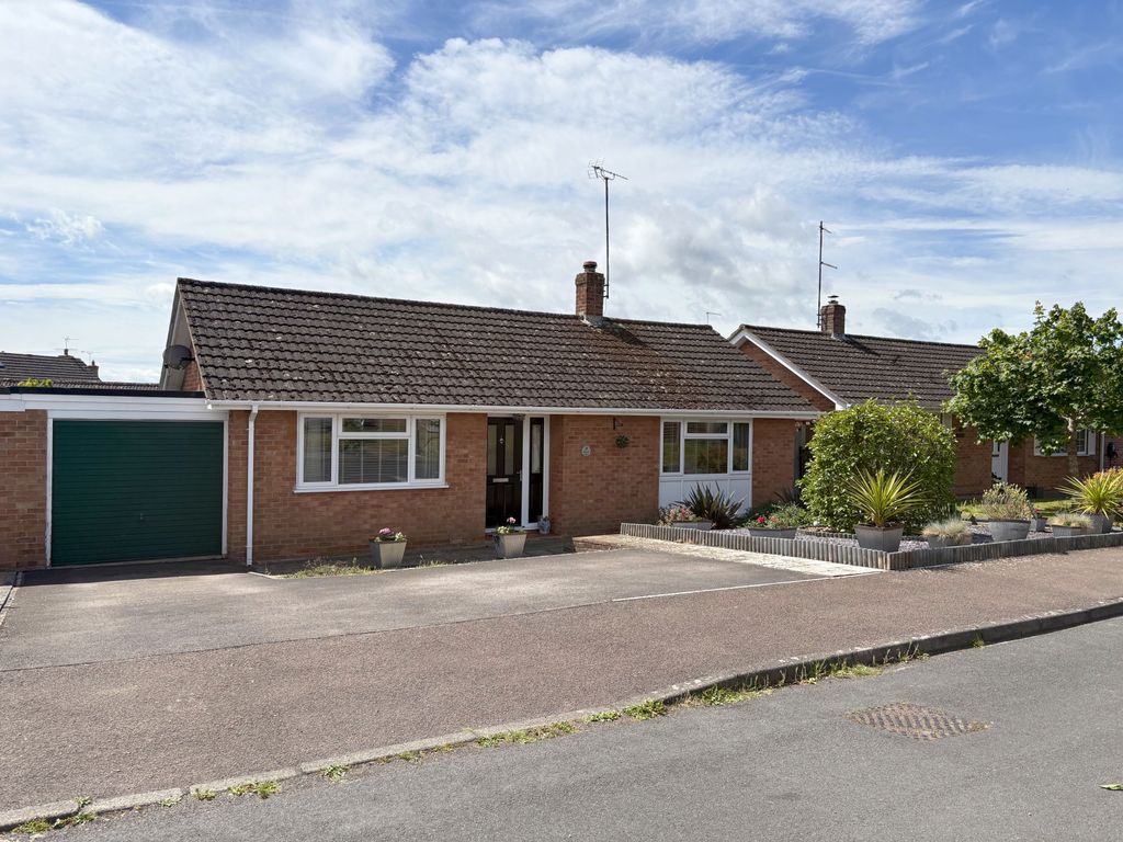 Property photo 1 of 23 3 Bedroom Link Detached Bungalow For Sale